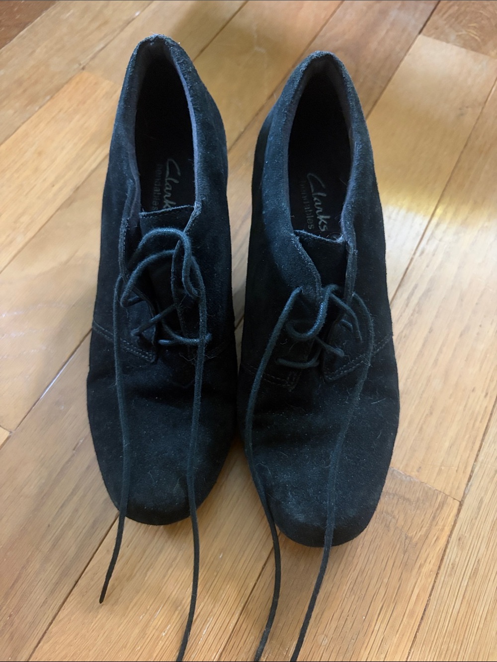 Clarks Black Suede Lace-Up Women’s Booties 7.5